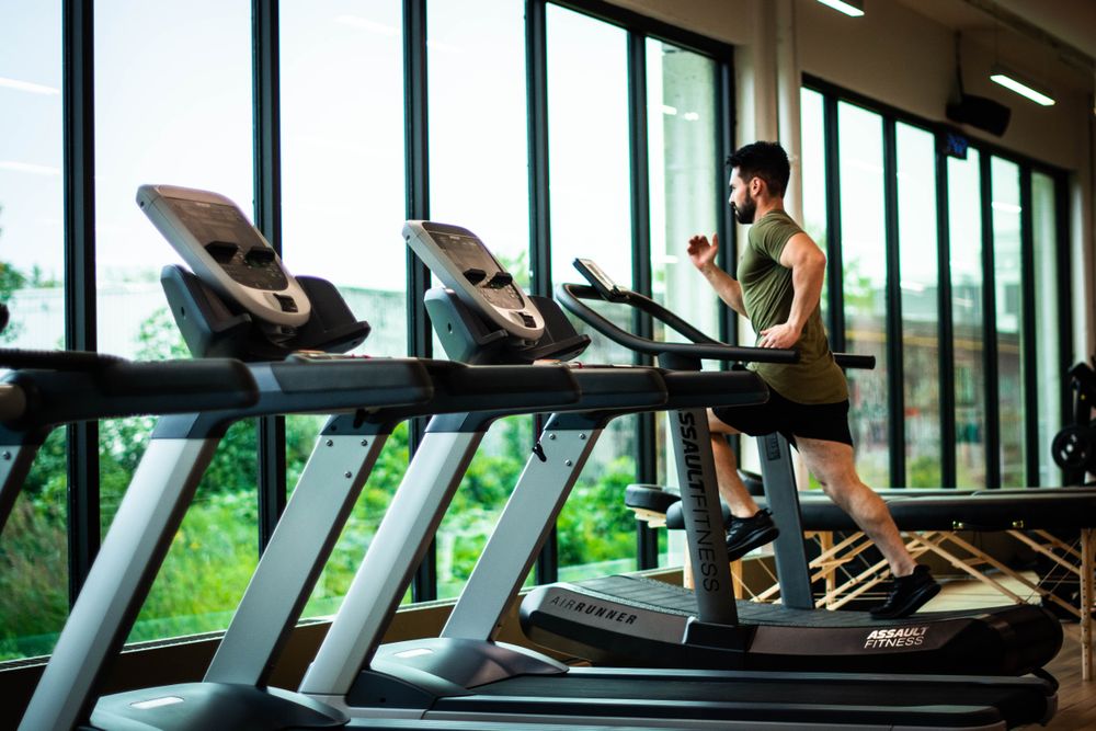 Runner training in a gym